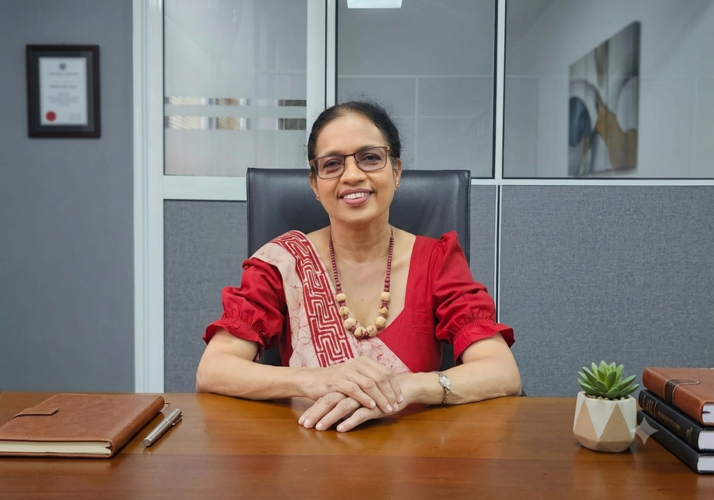 අධ්‍යක්ෂතුමාගේ ඡායාරූපය